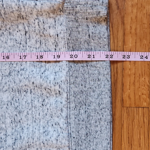 Calvin Klein Crewneck Sweatshirt Size Small EUC - Picture 8 of 8